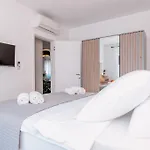 Silvana Villa *